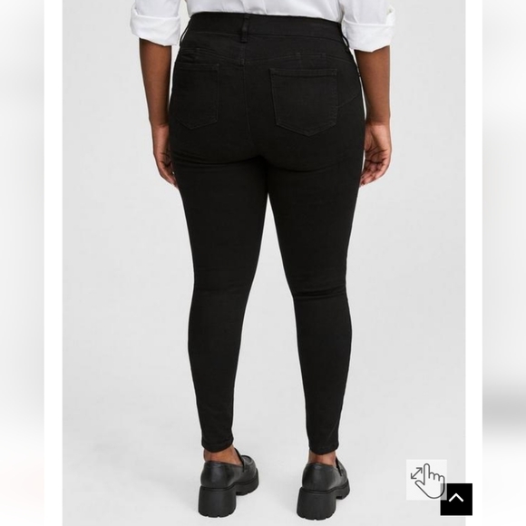 Plus Size Torrid 22 Bombshell Skinny Premium Stretch High-Rise Black Jeans - Picture 4 of 11